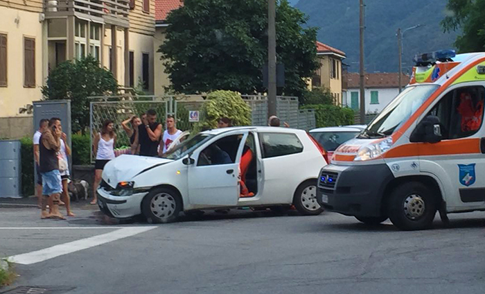 Incidente ad un incrocio di Villa, ragazza portata al Dea