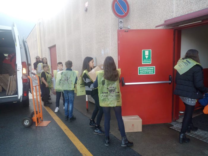 Colletta alimentare: l'impegno dei ragazzi del Rosmini - Foto 