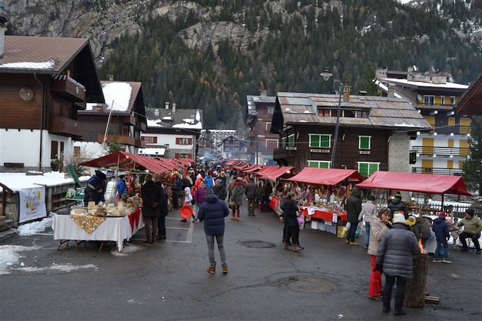 Mercatini di Natale: Macugnaga passa il testimone a Santa Maria - Fotogallery