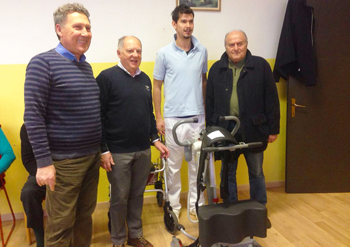 Un sollevatore di persone donato alla Casa di riposo di Villa dai Kiwanis