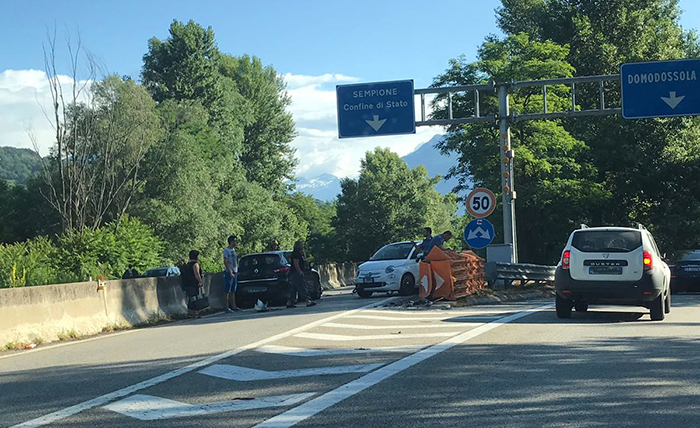 Incidente in superstrada allo svincolo di Domo sud, due auto coinvolte