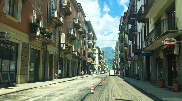Asfalto nuovo nel centrale corso Moneta