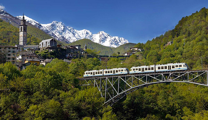 Donne (quasi) gratis a bordo della Ferrovia Vigezzina per la Festa della Donna
