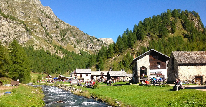 Museo o Discoteca? La "Terza via" per sviluppare le Alpi. Editoriale di Paolo Crosa Lenz 