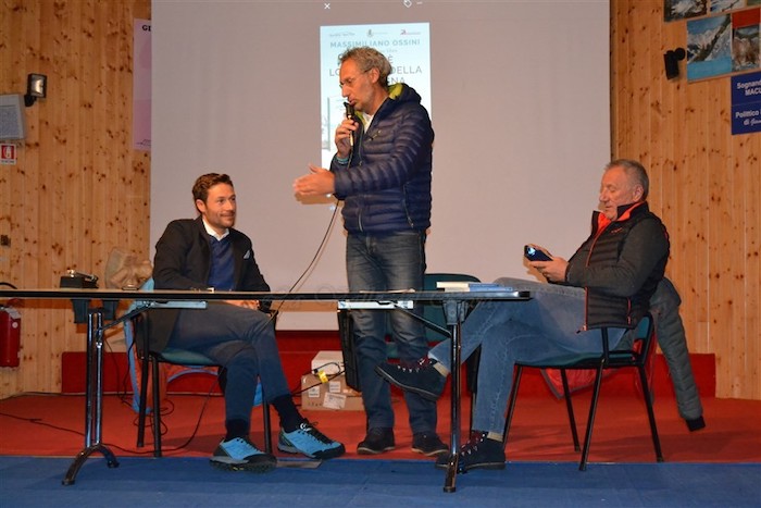 Massimiliano Ossini a Macugnaga, presenta il nuovo libro e gira una puntata di Linea Bianca 
