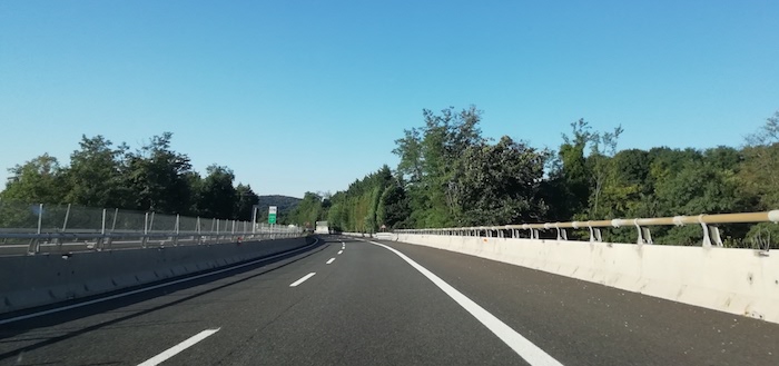 Incidente sulla A26: 48enne domese ferita