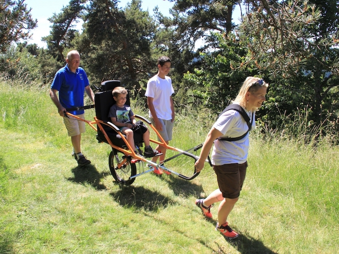 Montagna come terapia: il CISS acquista la carrozzella per accompagnare i disabili nella natura