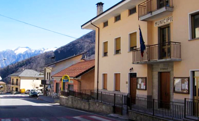 "Uno stemma che unisce due comunità", cerimonia per il nuovo gonfalone di Borgomezzavalle