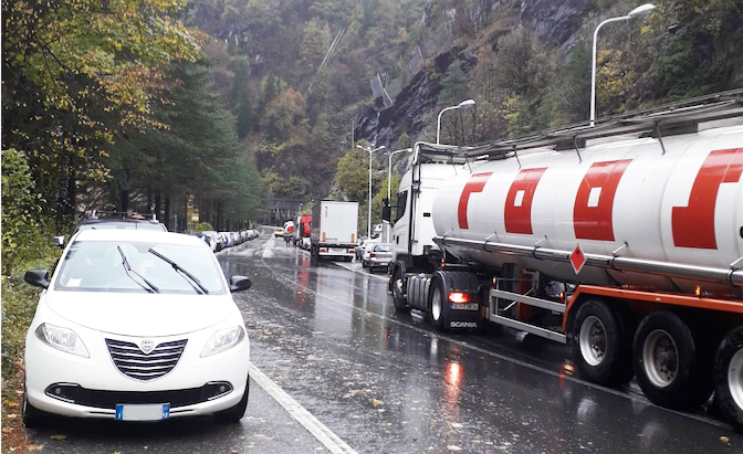 Traffico tir in tilt per la chiusura del Sempione, Lincio: “Niente camion a Iselle”