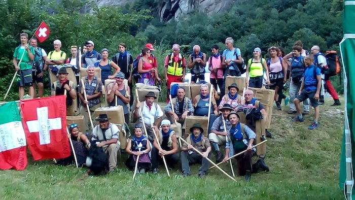 Oltre cento persone lungo i "Sentieri degli spalloni" - Fotogallery