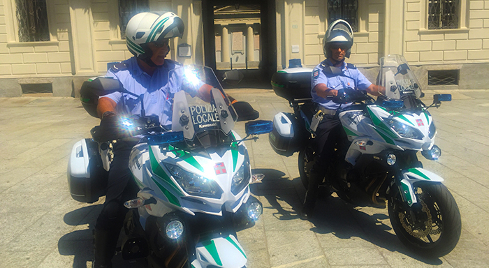 Multato l'agente della polizia locale domese che ha urtato il collega in moto