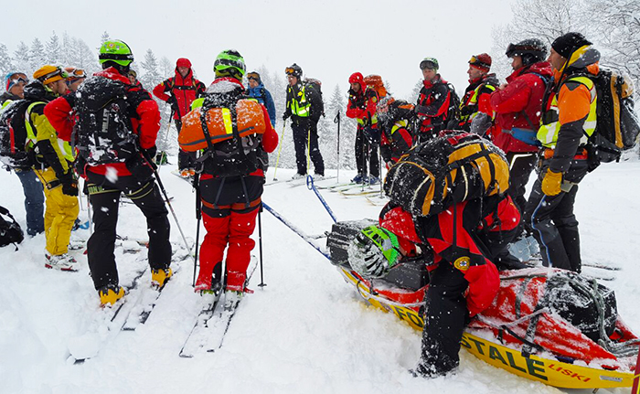 Valanga sulle piste a San Domenico, soccorso alpino in azione con l'unità cinofila