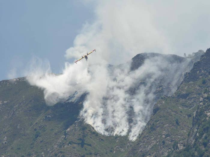 Incendio in Val Grande: due i Canadair in azione 