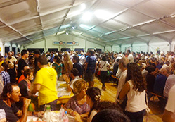 sagra patata tavoli gente