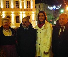 corta albero domo natale accensione