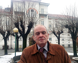 corta gallo facciata ospedale