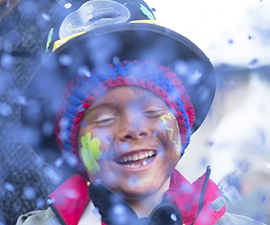 corta carnevale coriandoli bambino