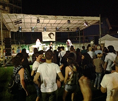 corta giugno insieme serata rock