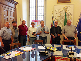 corta insieme dono giugno presentazione