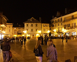 corta piazza mercato notte