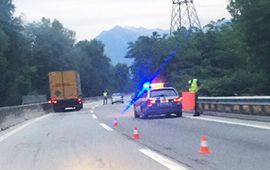 corta superstrada auto ferma