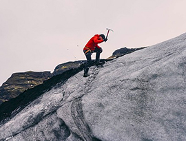 corta alpinismo piccozza scalatore