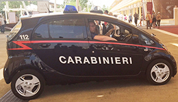 corta carabinieri auto elettrica fiancata