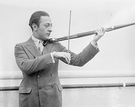 corta musicista violino bn