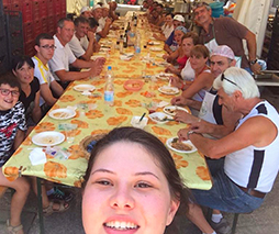 corta volontari cena sagra patata