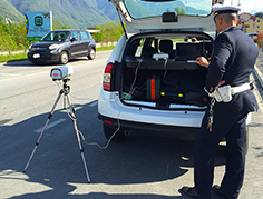 corta polizia municipale auto controlli