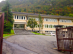 corta scuola media vanzone