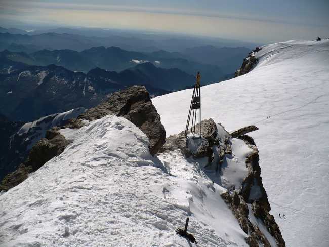 1024px Madonnina sulla Punta Zumstein
