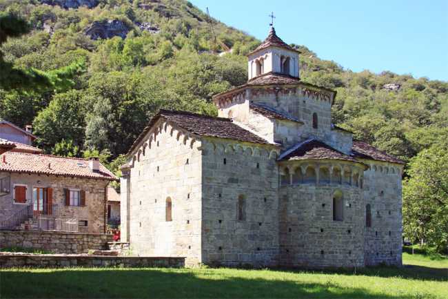 Mergozzo Montorfano chiesa