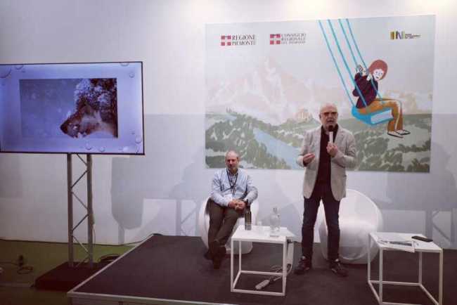 a2c3c2df 8fea 4f2e b079 9ee10c3f8263