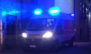 ambulanza notte case stretto