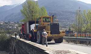 corta camion bloccato