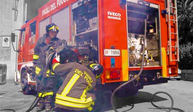 vigili fuoco pompa srotolamento